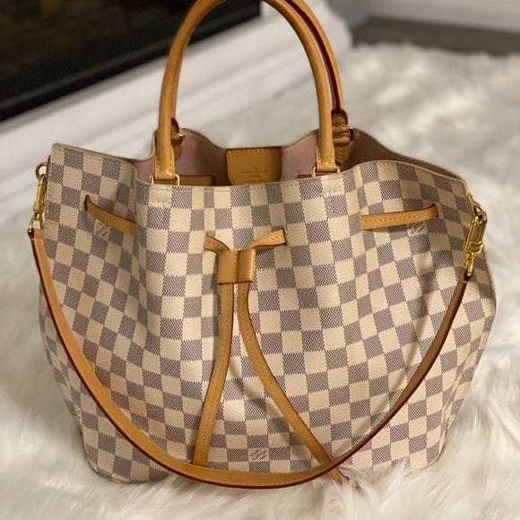 Louis Vuitton Girolata - Picture 10 of 14